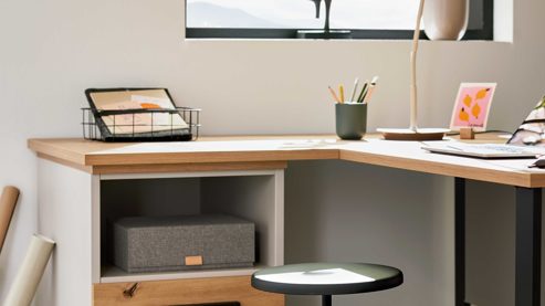 Eckschreibtisch Interliving aus Holz in Holzfarben Interliving Jugendzimmer Serie 1702 - Eckschreibtisch mit Container Sandgrau & Artisan Eiche - Stellfläche ca. 125 x 150 cm