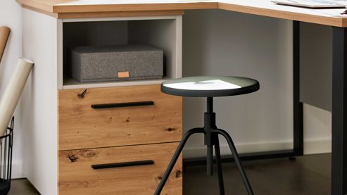 Eckschreibtisch Interliving aus Holz in Holzfarben Interliving Jugendzimmer Serie 1702 - Eckschreibtisch mit Container Sandgrau & Artisan Eiche - Stellfläche ca. 125 x 150 cm