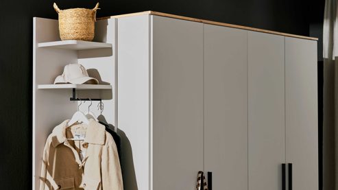 Wandgarderobe Interliving aus Holz in Hellgrau Interliving Jugendzimmer Serie 1702 - Garderobe Sandgrau & Schwarz