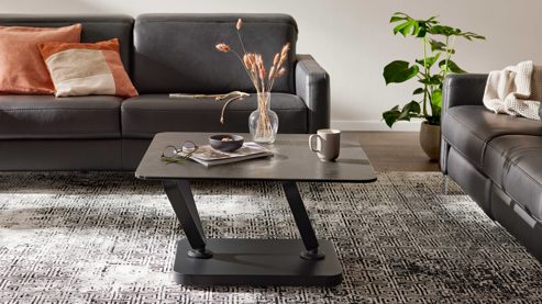 Couchtisch Interliving aus Keramik in Dunkelgrau Interliving Couchtisch Serie 6232 titanfarbene Keramik & schwarzer Stahl - 80-137 x 80 cm