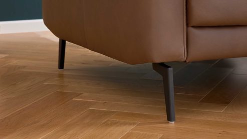 Dreisitzer Interliving aus Leder in Braun Interliving Sofa Serie 4066 – Dreisitzer walnussfarbenes Leder Cloudy noce & schwarze Metallfüße – Länge ca. 208 cm