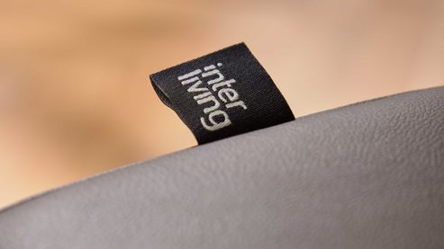 Dreisitzer Interliving aus Leder in Braun Interliving Sofa Serie 4066 – Dreisitzer walnussfarbenes Leder Cloudy noce & schwarze Metallfüße – Länge ca. 208 cm