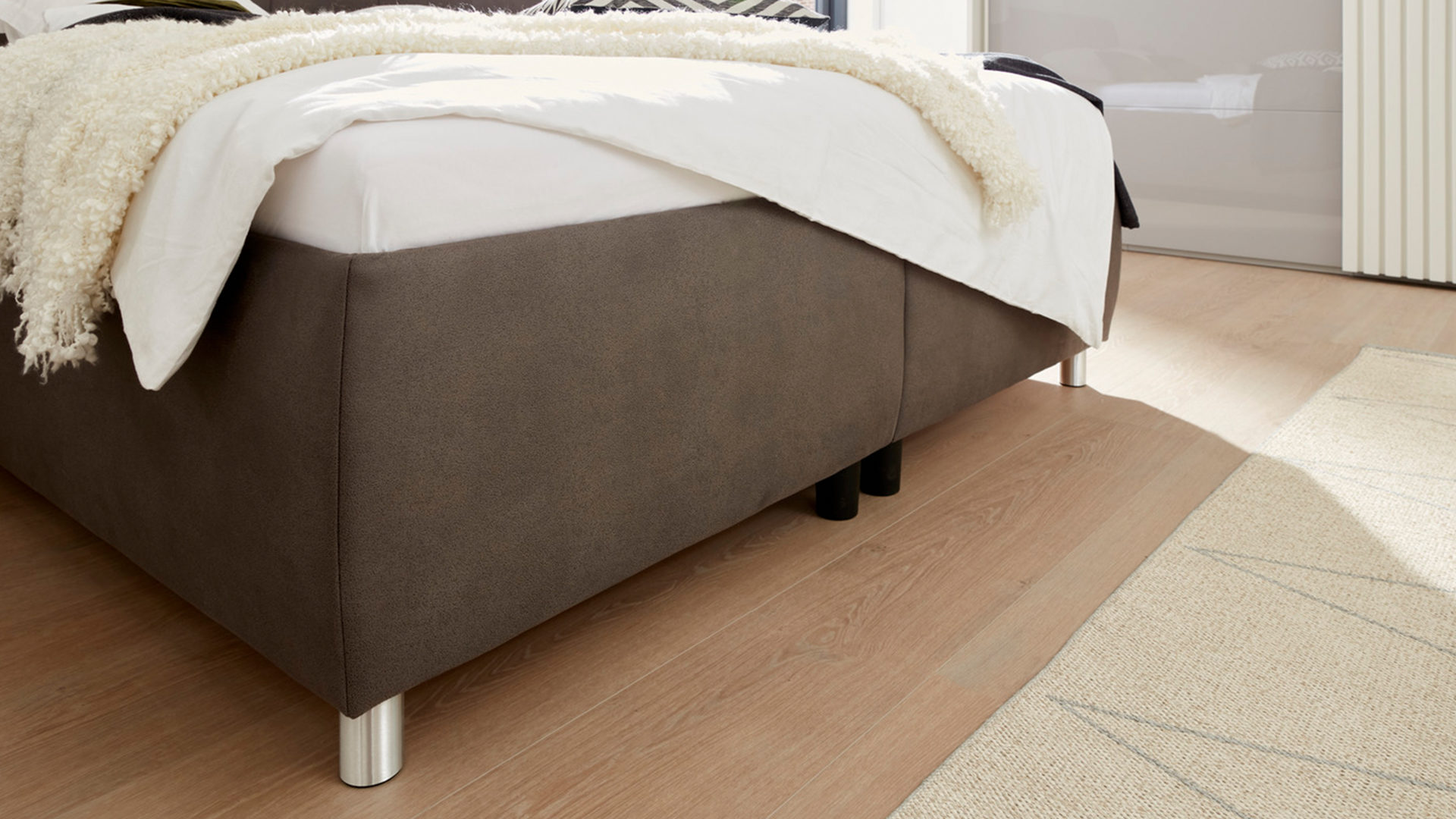 Polsterbett Ada | nova butor aus Stoff in Braun Polsterbett Malea brauner Stoffbezug 8.GDU 19 – Liegefläche ca. 180 x 200 cm