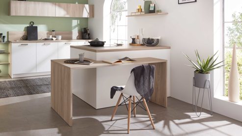 Einbauküche WERT KÜCHE® aus Holz in Holzfarben WERT KÜCHE® Mona mit Constructa Einbaugeräten Esche Nordic & Kristallweiß - dreiteilig