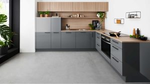 Einbauküche Nolte® küchen aus Holz in Grau nolte® Einbauküche Lux mit privileg-Einbaugeräten Quarzgrau & Natureiche – Stellfläche ca. 312 x 217 cm