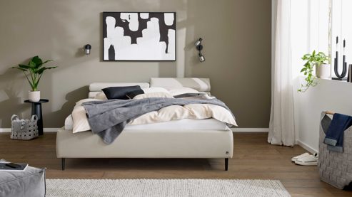 Bettgestell Interliving aus Stoff in Hellgrau Interliving Polsterbett Serie 1422 - Polsterbettgestell hellgrauer Bezug Cloud & schwarze Metallfüße 428 - Liegefläche ca. 180 x 200 cm