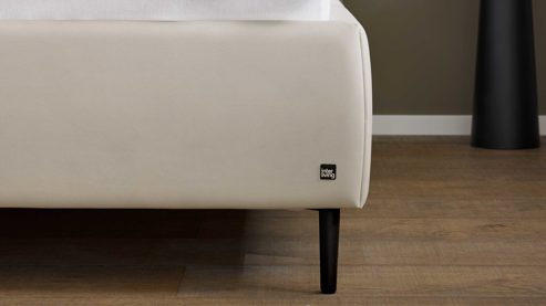 Bettgestell Interliving aus Stoff in Hellgrau Interliving Polsterbett Serie 1422 - Polsterbettgestell hellgrauer Bezug Cloud & schwarze Metallfüße 428 - Liegefläche ca. 180 x 200 cm