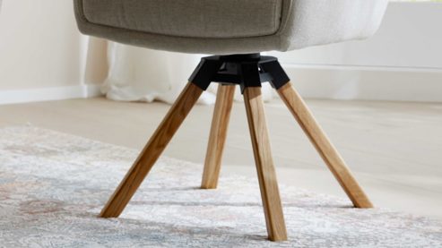 Vierfußstuhl Interliving aus Stoff in Weiß Interliving Esszimmer Serie 5116 – Armlehnstuhl cremeweißer Bezug Cyber & Eichenholzfüße