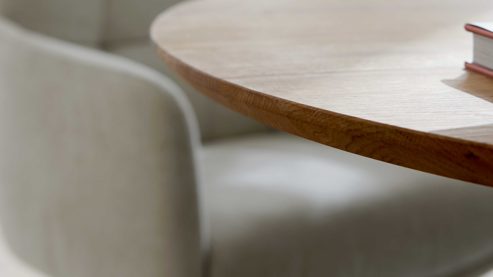 Esstisch Interliving aus Holz in Holzfarben Interliving Esszimmer Serie 5116 – Esstisch Eiche natur & schwarzes Metall - Durchmesser ca. 125 cm
