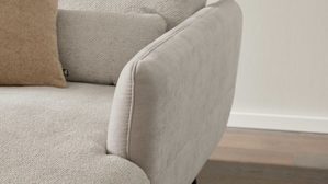 Ecksofa Interliving aus Stoff in Creme Interliving Sofa Serie 4304 – Wohnlandschaft ecrufarbener Bezug Macan & silberfarbener Bezug Vera – Stellfläche ca. 243 x 357 cm