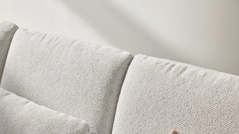 Ecksofa Interliving aus Stoff in Creme Interliving Sofa Serie 4304 – Wohnlandschaft ecrufarbener Bezug Macan & silberfarbener Bezug Vera – Stellfläche ca. 243 x 357 cm
