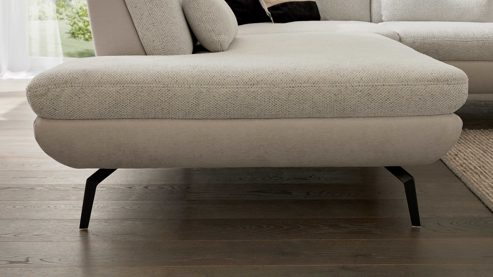 Ecksofa Interliving aus Stoff in Creme Interliving Sofa Serie 4304 – Wohnlandschaft ecrufarbener Bezug Macan & silberfarbener Bezug Vera – Stellfläche ca. 243 x 357 cm