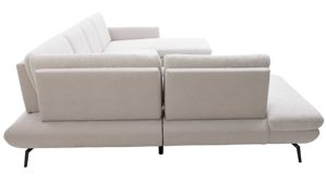 Ecksofa Interliving aus Stoff in Creme Interliving Sofa Serie 4304 – Wohnlandschaft ecrufarbener Bezug Macan & silberfarbener Bezug Vera – Stellfläche ca. 243 x 357 cm