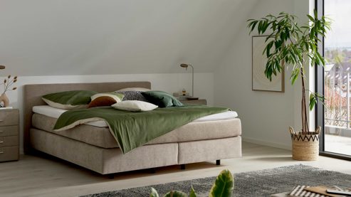 Boxspringbett Interliving aus Stoff in Beige Interliving Bettensystem Serie 1420 - Boxspringbett mit Maßkopfteil beige Chenille Toni & Füße K08-10 - Liegefläche ca. 180 x 200 cm