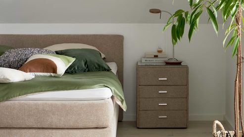 Nachtkommode Interliving aus Stoff in Beige Interliving Bettensystem Serie 1420 - Nachtkommode beige Chenille Toni - vier Schubladen, Breite ca. 50 cm