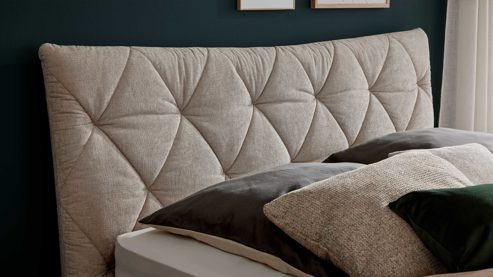 Polsterbett Interliving aus Stoff in Creme Interliving Bettensystem Serie 1420 - Polsterbett naturfarbener Bezug Harry & schwarze Metallfüße W010-15 M01 - Liegefläche ca. 180 x 200 cm