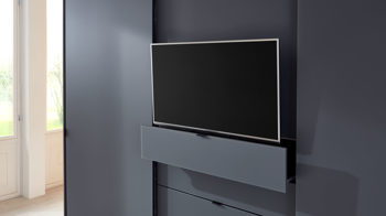 Kleiderschrank Staud aus Glas in Grau STAUD Schwebetürenschrank Media mit TV-Nische Vulkan – drei Türen, fünf Schubladen, Breite ca. 336 cm