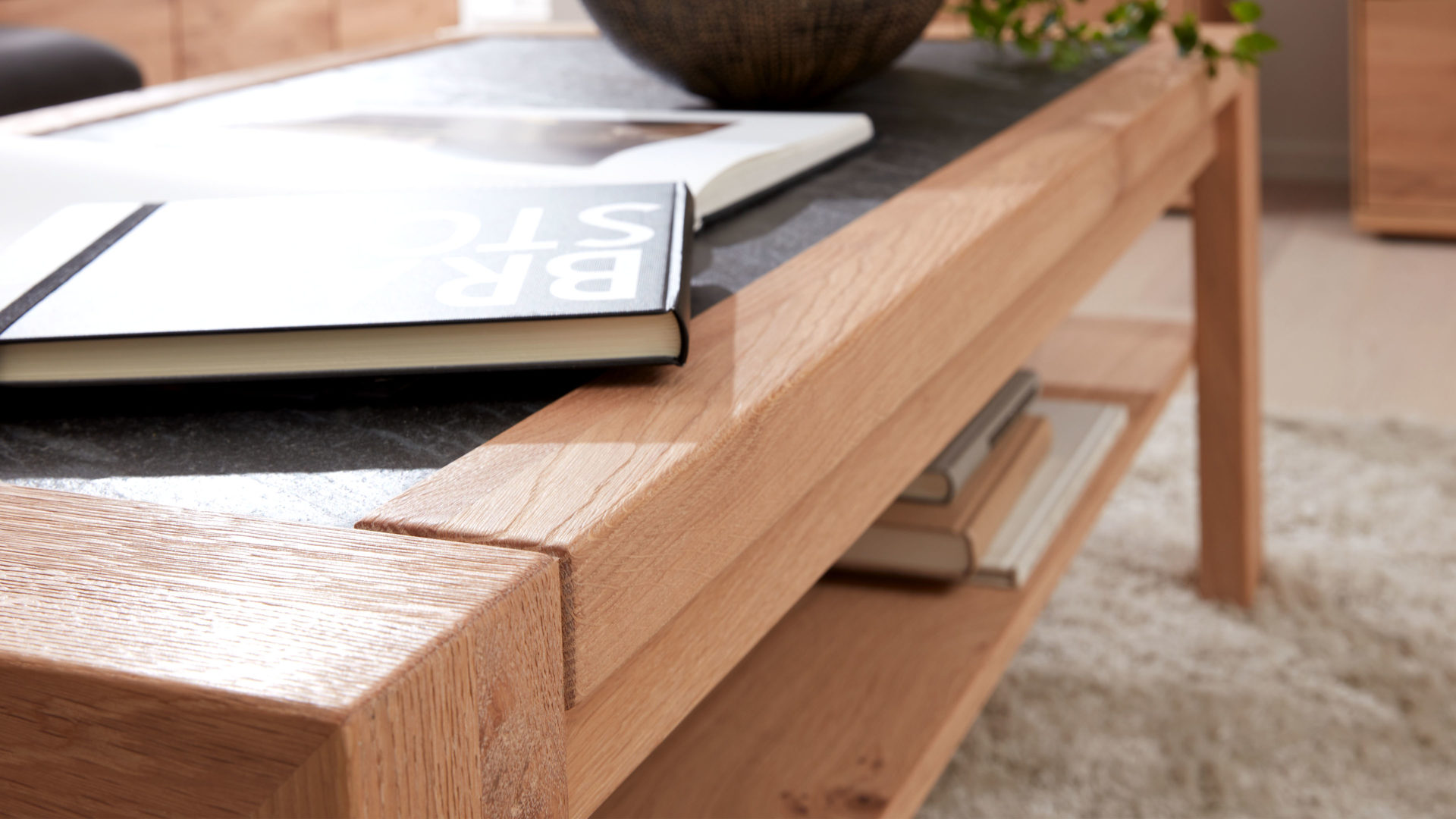 Couchtisch Decker aus Holz in Holzfarben Couchtisch bzw. Sofatisch biancofarbene Wildeiche & Schiefer – ca. 130 x 70 cm