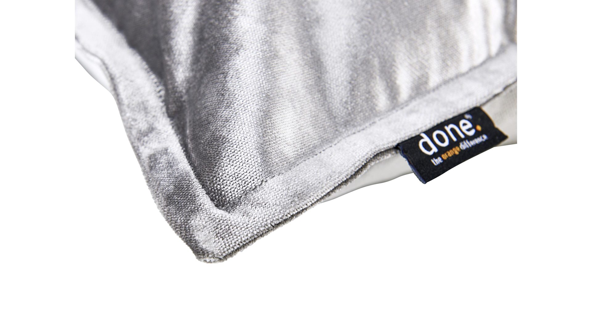 Kissenbezug /-hülle Done.® aus Stoff in Hellgrau done.® Kissenhülle Cushion Glam silberfarbener Samt – ca. 65 x 65 cm