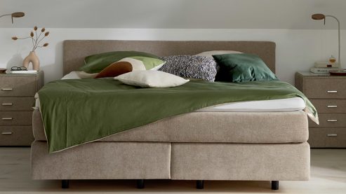 Boxspringbett Interliving aus Stoff in Beige Interliving Bettensystem Serie 1420 - Boxspringbett mit Maßkopfteil beige Chenille Toni & Füße K08-10 - Liegefläche ca. 180 x 200 cm
