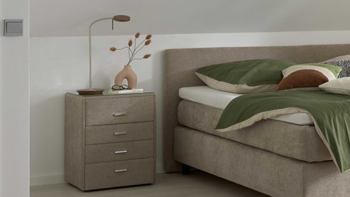 Nachtkommode Interliving aus Stoff in Beige Interliving Bettensystem Serie 1420 - Nachtkommode beige Chenille Toni - vier Schubladen, Breite ca. 50 cm