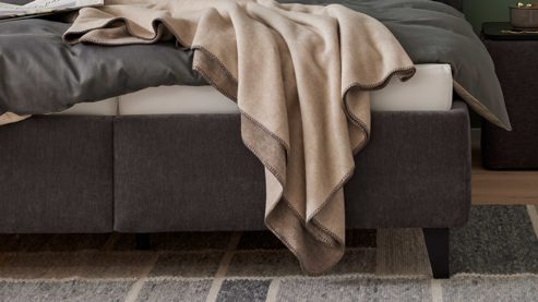 Polsterbett Interliving aus Stoff in Anthrazit Interliving Bettensystem Serie 1420 - Polsterbett anthrazitfarbener Bezug Vera & schwarze Holzfüße W016-15 - Liegefläche ca. 180 x 200 cm