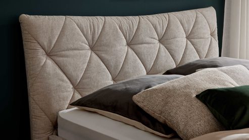 Polsterbett Interliving aus Stoff in Creme Interliving Bettensystem Serie 1420 - Polsterbett naturfarbener Bezug Harry & schwarze Metallfüße W010-15 M01 - Liegefläche ca. 180 x 200 cm