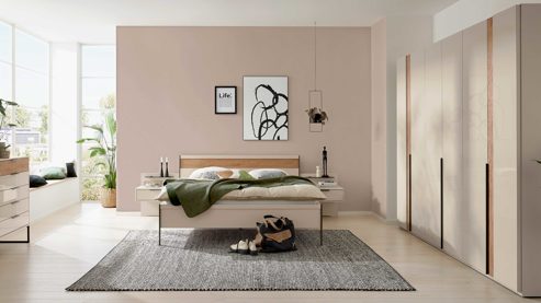 Komplettzimmer Interliving aus Holz in Hellgrau Interliving Schlafzimmer Serie 1035 – Komplettzimmer Champagner & Riffholz - vierteilig