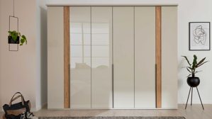 Kleiderschrank Interliving aus Holz in Hellgrau Interliving Schlafzimmer Serie 1035 – Kleiderschrank Champagner & Riffholz - sechs Türen, ca. 300 cm