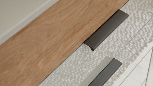 Kombikommode Interliving aus Holz in Hellgrau Interliving Schlafzimmer Serie 1035 – Kombikommode Champagner & Riffholz - eine Tür, fünf Schubladen, ca. 120 cm