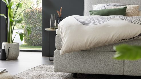 Boxspringbett Interliving aus Stoff in Grau Interliving Boxspringbett Serie 1421 hellgrauer Stoffbezug Pollux 80 - Liegefläche ca. 180 x 200 cm