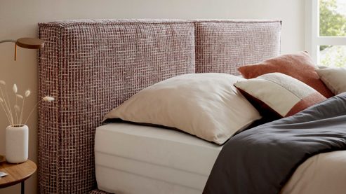 Boxspringbett Interliving aus Stoff in Rot Interliving Boxspring Bett Serie 1421 magnolienfarbener Bezug Freya 160 - Liegefläche ca. 180 x 200 cm