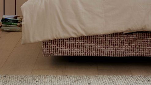 Boxspringbett Interliving aus Stoff in Rot Interliving Boxspring Bett Serie 1421 magnolienfarbener Bezug Freya 160 - Liegefläche ca. 180 x 200 cm