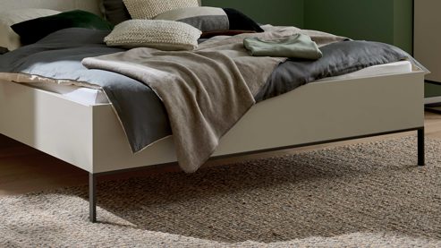 Komplettzimmer Interliving aus Holz in Hellgrau Interliving Schlafzimmer Serie 1036 – Komplettzimmer Champagner & Kernholz - vierteilig