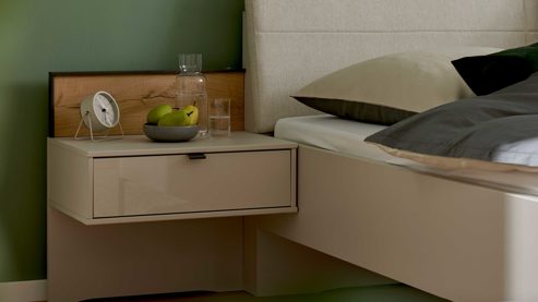 Komplettzimmer Interliving aus Holz in Hellgrau Interliving Schlafzimmer Serie 1036 – Komplettzimmer Champagner & Kernholz - vierteilig