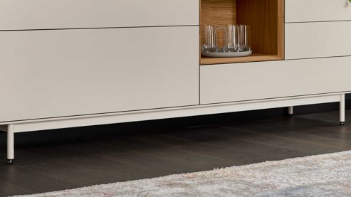 Möbelfuß Interliving aus Metall in Beige Interliving Wohnzimmer Serie 2034 - Untergestell beige lackiertes Metall - Länge ca. 180 cm