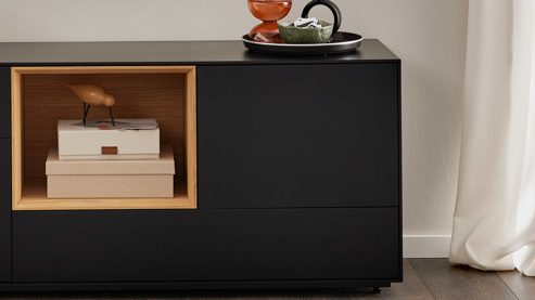 Sideboard Interliving aus Holz in Schwarz Interliving Wohnzimmer Serie 2034 - Sideboard schwarzer Lack & Eiche - zwei Schubladen, zwei Türen, Länge ca. 150 cm