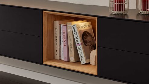 Lowboard Interliving aus Holz in Schwarz Interliving Wohnzimmer Serie 2034 - Lowboard schwarzer Lack & Eiche - vier Schubladen, eine Tür, Länge ca. 240 cm