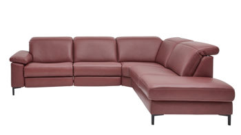 Ecksofa Interliving aus Leder in Dunkelrot Interliving Sofa Serie 4054 – Ecksofa barolofarbenes Leder Credo & schwarze Metallfüße – Stellfläche ca. 287 x 254 cm