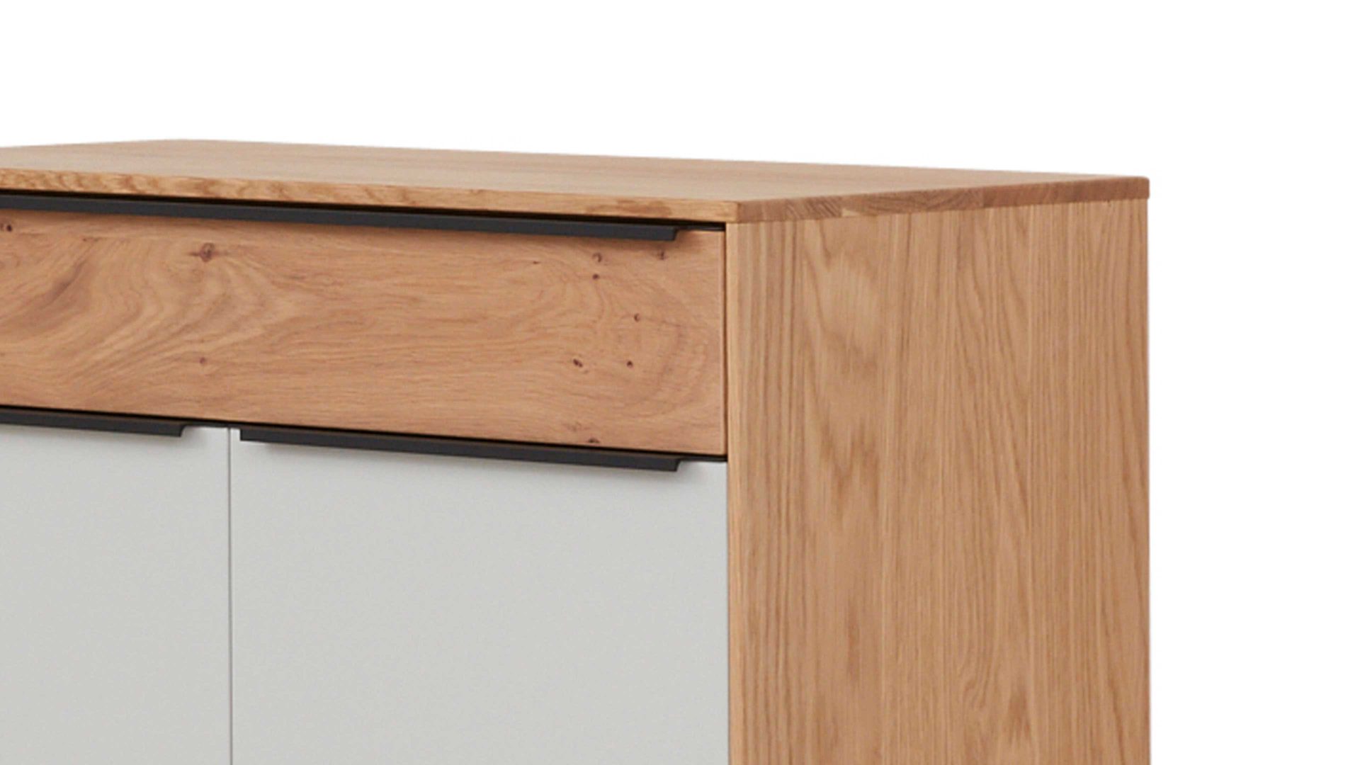 Kombikommode Interliving aus Holz in Holzfarben Interliving Garderoben Serie 6005 – Kommode 803 Eiche & lichtgrauer Lack – eine Schublade, zwei Türen