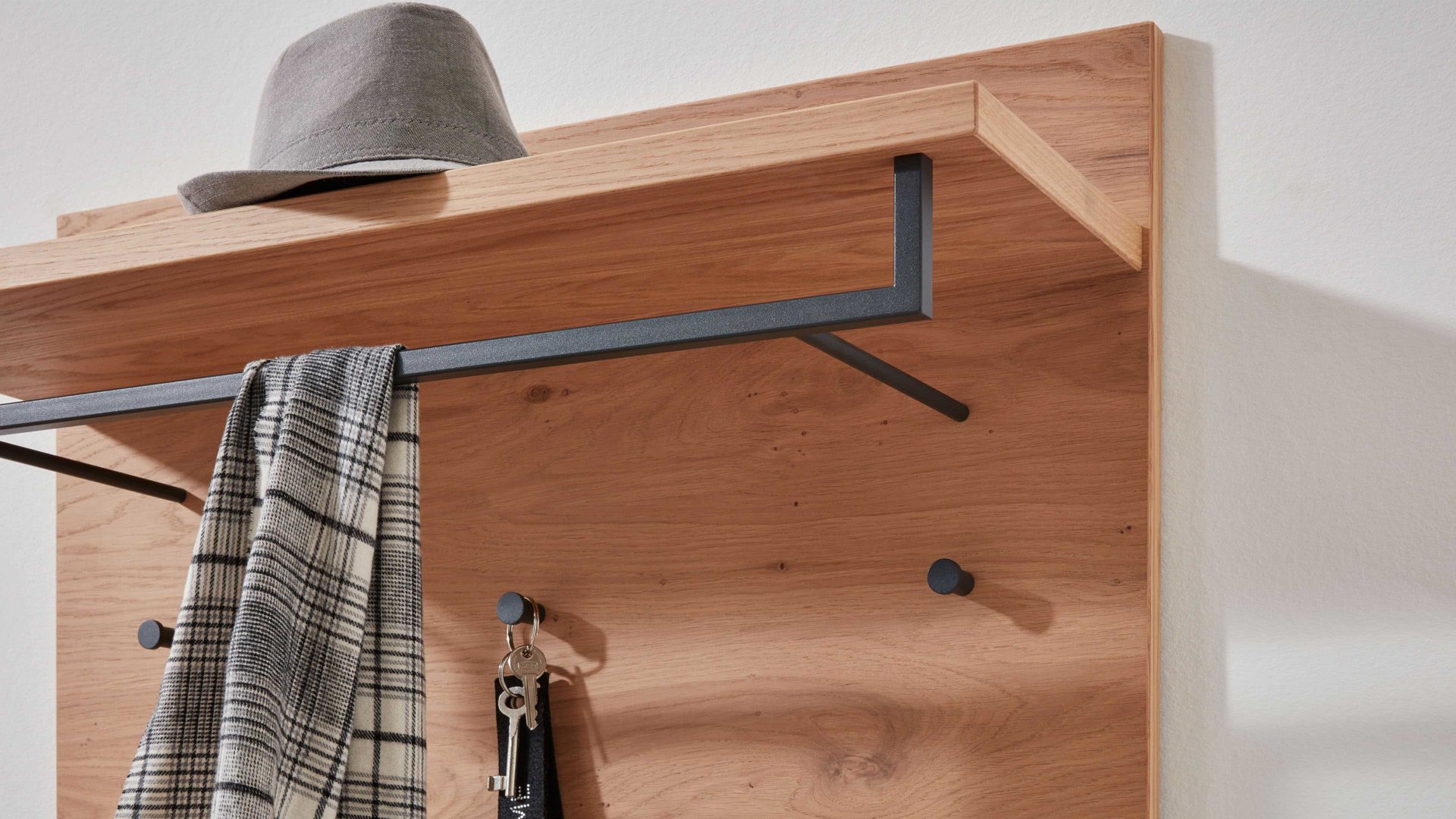 Wandgarderobe Interliving aus Holz in Holzfarben Interliving Garderoben Serie 6005 – Wandgarderobe Balkeneiche – ca. 80 x 109 cm