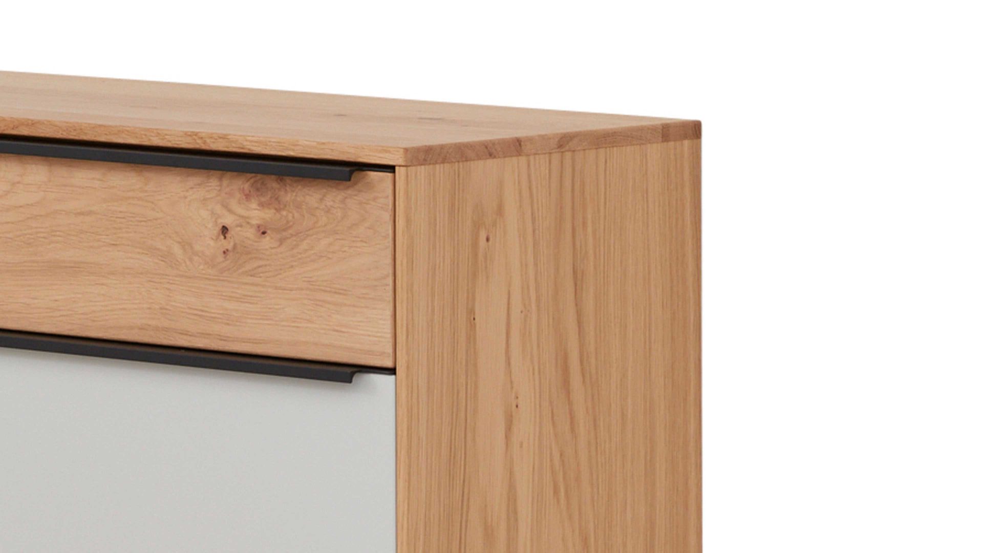 Schuhschrank Interliving aus Holz in Holzfarben Interliving Garderoben Serie 6005 – Hänge-Schuhschrank Eiche & lichtgrauer Lack – eine Schublade, eine Klappe