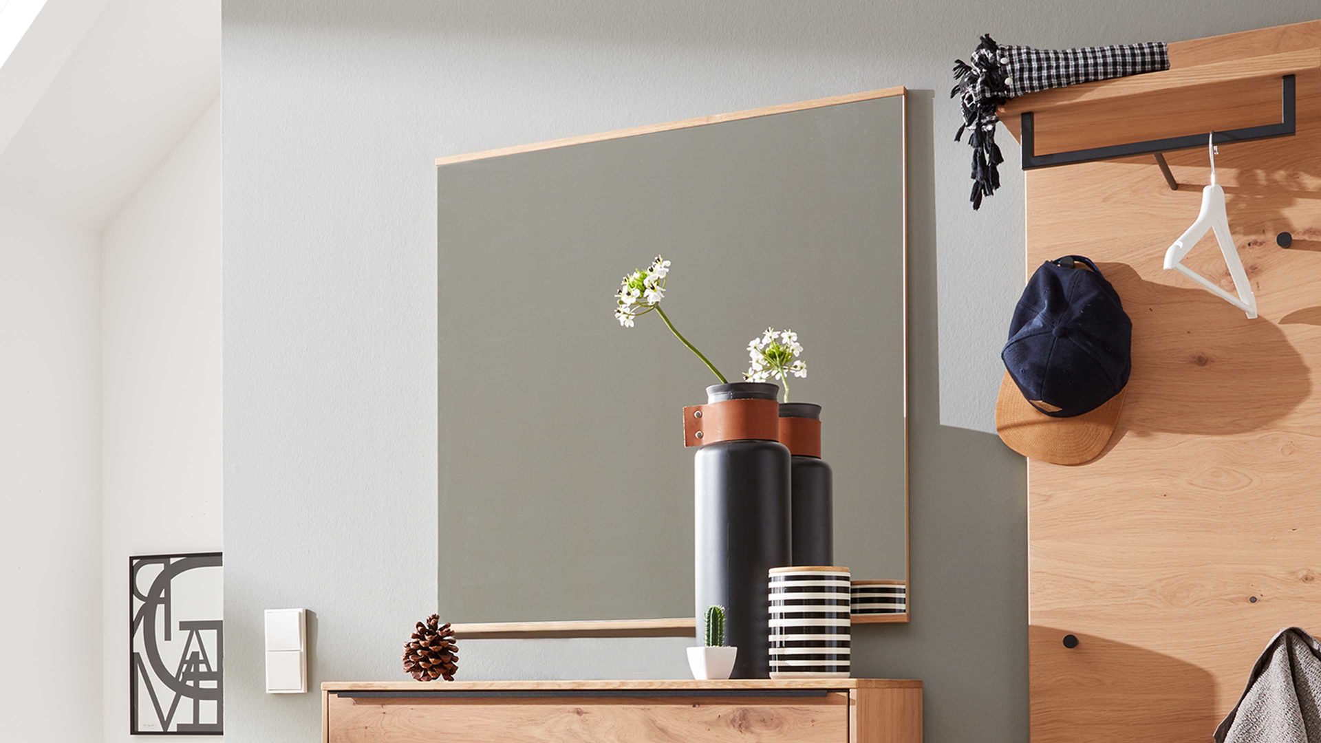 Wandspiegel Interliving aus Spiegel in Holzfarben Interliving Garderoben Serie 6005 – Spiegel Balkeneiche – ca. 82 x 82 cm