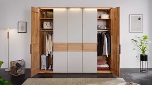 Kleiderschrank Interliving aus Holz in Holzfarben Interliving Schlafzimmer Serie 1015 – Kleiderschrank Wildeiche - fünf Türen, ca. 252 cm