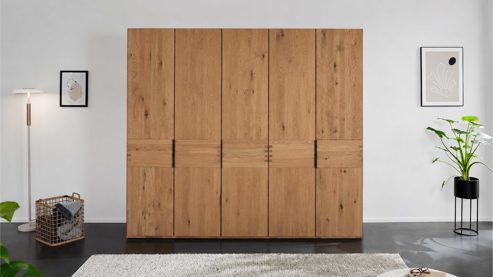 Kleiderschrank Interliving aus Holz in Holzfarben Interliving Schlafzimmer Serie 1015 – Kleiderschrank Wildeiche - fünf Türen, ca. 252 cm