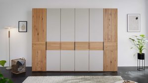 Kleiderschrank Interliving aus Holz in Holzfarben Interliving Schlafzimmer Serie 1015 – Kleiderschrank Wildeiche - sechs Türen, ca. 302 cm