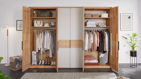 Kleiderschrank Interliving aus Holz in Holzfarben Interliving Schlafzimmer Serie 1015 – Kleiderschrank Wildeiche - sechs Türen, ca. 302 cm