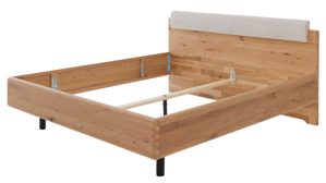 Bettgestell Interliving aus Holz in Hellgrau Interliving Schlafzimmer Serie 1015 – Bettgestell silberfarbener Bezug Etna & Wildeiche – Liegefläche ca. 180 x 200 cm
