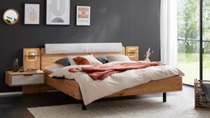 Komplettzimmer Interliving aus Holz in Holzfarben Interliving Schlafzimmer Serie 1015 – Komplettzimmer Wildeiche & silberfarbener Bezug Etna – fünftürig, Liegefläche 180 x 200 cm