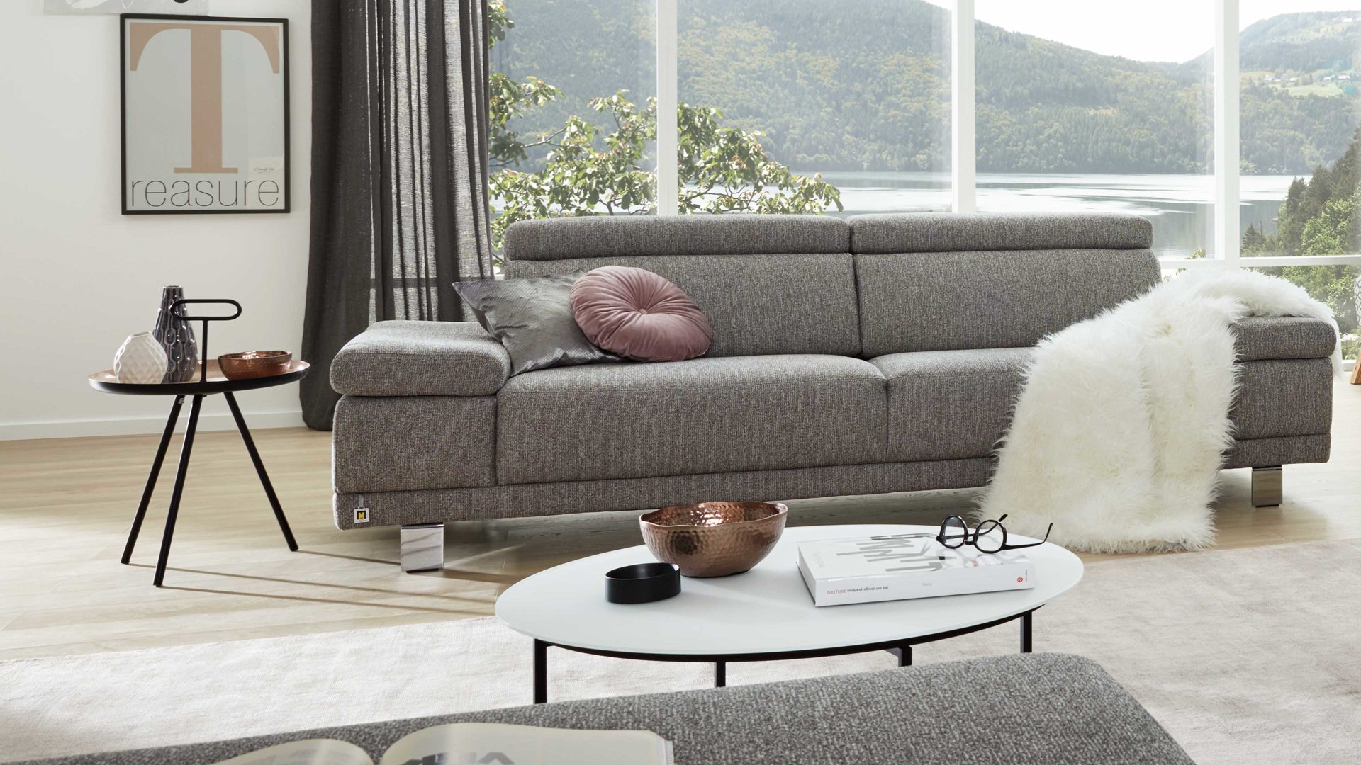 Dreisitzer Interliving aus Stoff in Grau Interliving Sofa Serie 4252 – Dreisitzer stahlfarbener Bezug Sneak 149 & Metallfüße – Länge ca. 250 cm